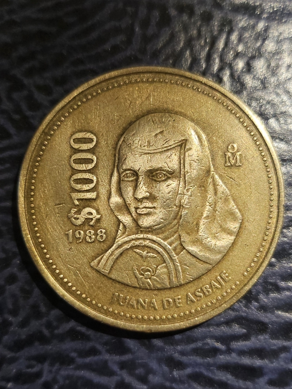 1988 Mexico 1000 Pesos coin features Sor Juana Inés de la Cruz